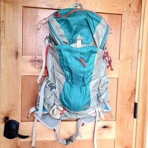 Gregory Jade 28 Womens Medium Teal Gray Nylon Hiking Backpack Day Pack Gorpcore